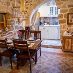 George & Alexandra\'S Apartments